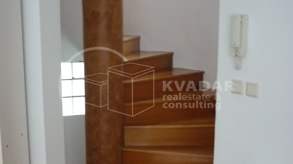 House, 300 m2, For Sale, Zagreb - Mlinovi