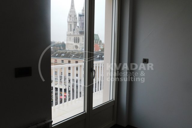 CENTAR, TRG BANA J.JELAČIĆA, 4s,100 m2, LUKSUZAN STAN SA POGLEDOM NA KATEDRALU