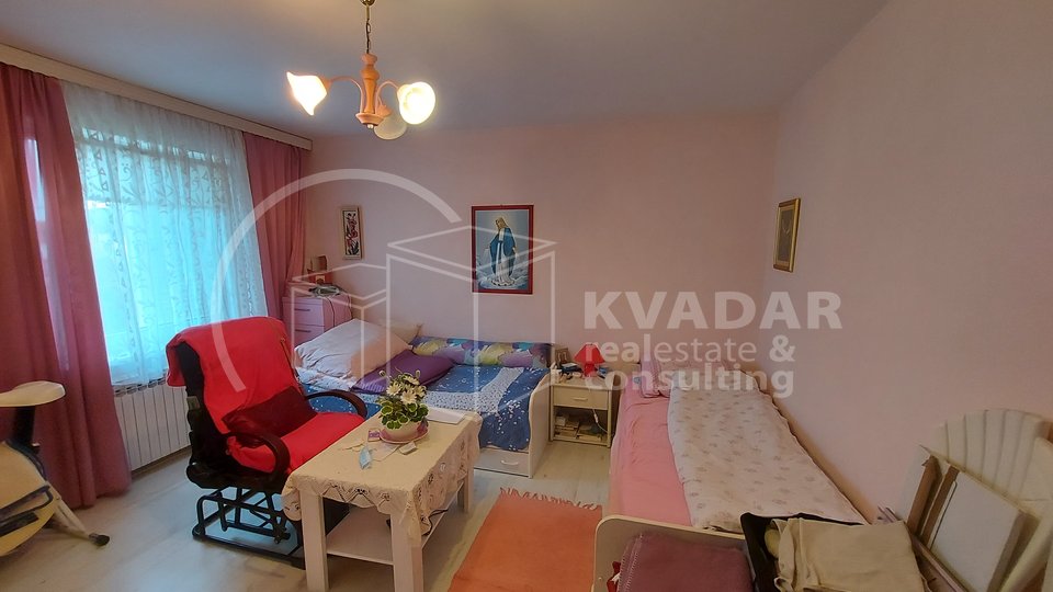 Zagreb / Sesvetska sela / dva etažirana stana i poslovni prostor u kući / 420.000 €
