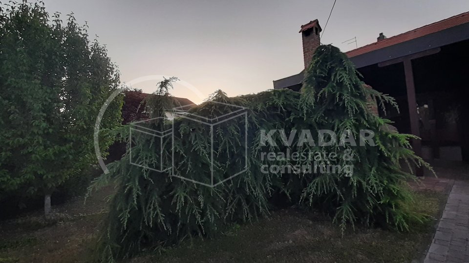 IvanićGrad-Caginec/prelijepa obiteljska kuća130m2/parcela3376m2/vrt-voćnjak-ribnjak/240.000€!