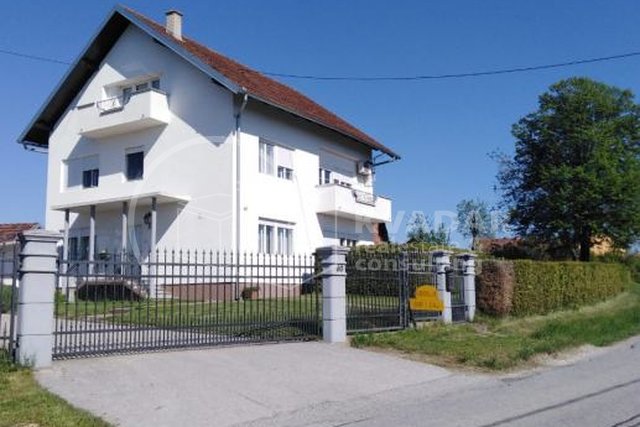 Dubrava (kod Vrbovca), lijepa obiteljska kuća 400 m2, 195.000 €!