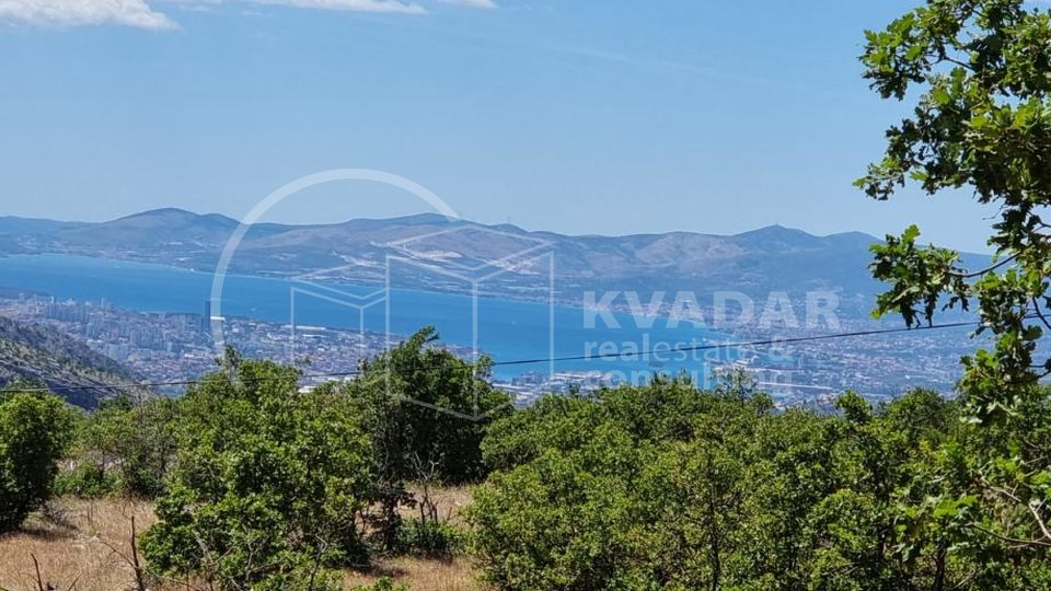 Građevinsko zemljište s veličanstvenim pogledom na Split i okolni acquatorium
