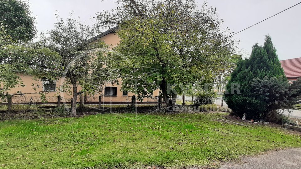Obiteljska kuća, Deanovec - Ivanić-Grad, na površini od 8135 m2, 60.000,00 €!