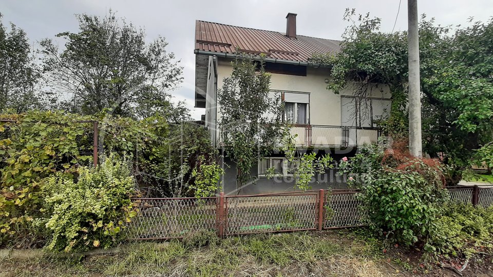 Obiteljska kuća, Deanovec - Ivanić-Grad, na površini od 8135 m2, 60.000,00 €!