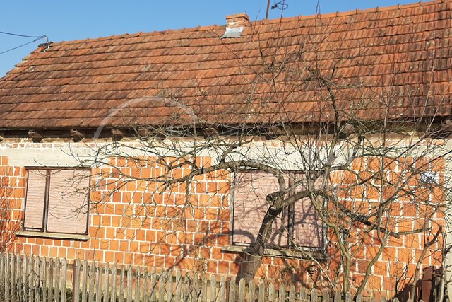 Habjanovac - općina Dubrava - useljiva kuća sa gospodarskim zgradama na selu u dobrom stanju, 46.000 €
