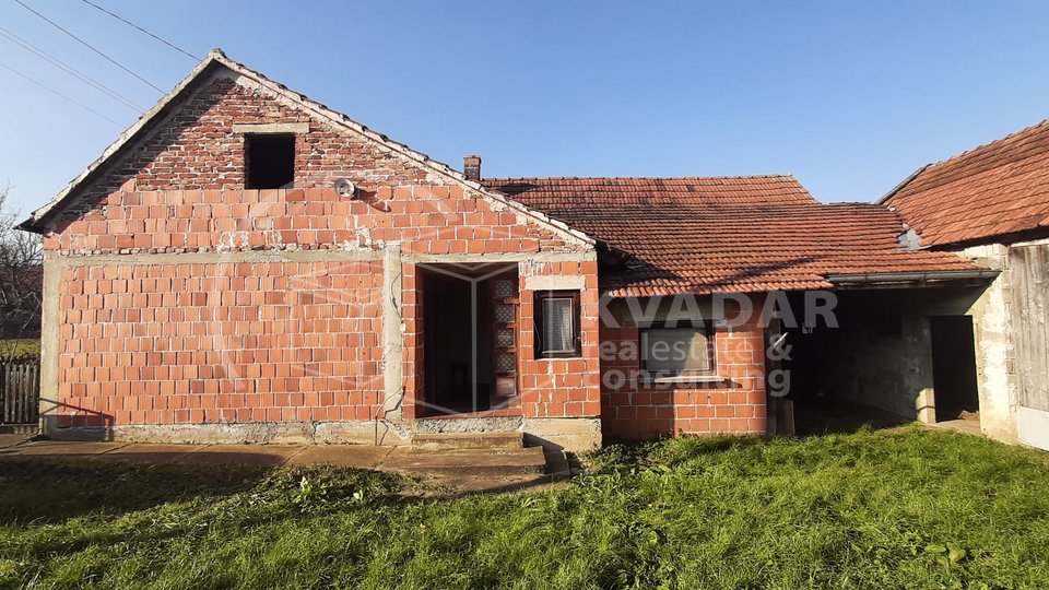 Habjanovac - općina Dubrava - useljiva kuća sa gospodarskim zgradama na selu u dobrom stanju, 40.000 €