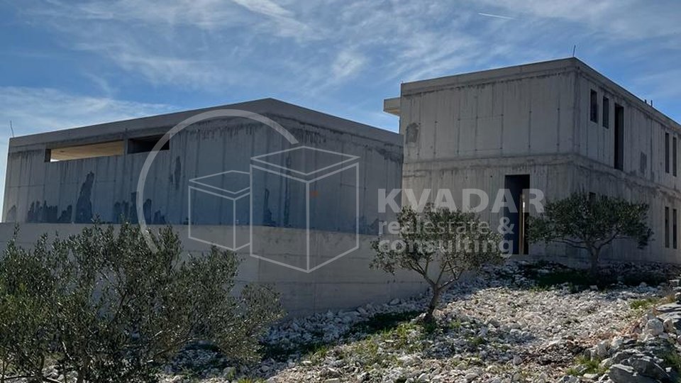Residential - farm building with an olive grove on a plot of 7000m2