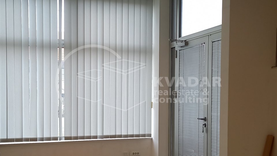 RESNIK / ZAGREB, poslovni prostor 51 m2 sa 3 PM