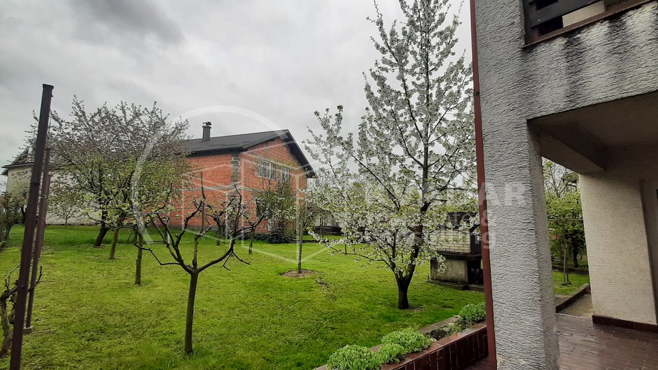 Vrbovec, kuća sa dvorištem, odmah useljiva, u izvrsnom stanju, prilika! / 235.000 €