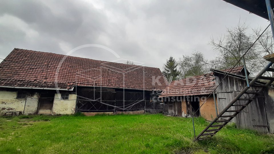 Križci - Kloštar Ivanić - Stara kuća + štagalj + šupa + spremišta + zemljište ukupno 6.937 m2 - 55.000 €