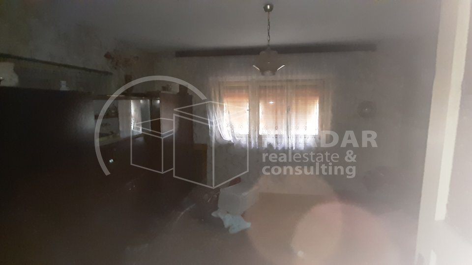 Križci - Kloštar Ivanić - Stara kuća + štagalj + šupa + spremišta + zemljište ukupno 6.937 m2 - 55.000 €