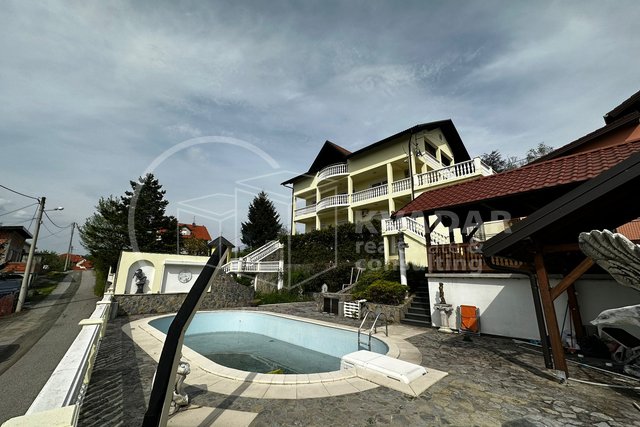 G. DUBRAVA***/vila sa bazenom/tri stana/prekrasna okućnica/parking+garaža!!