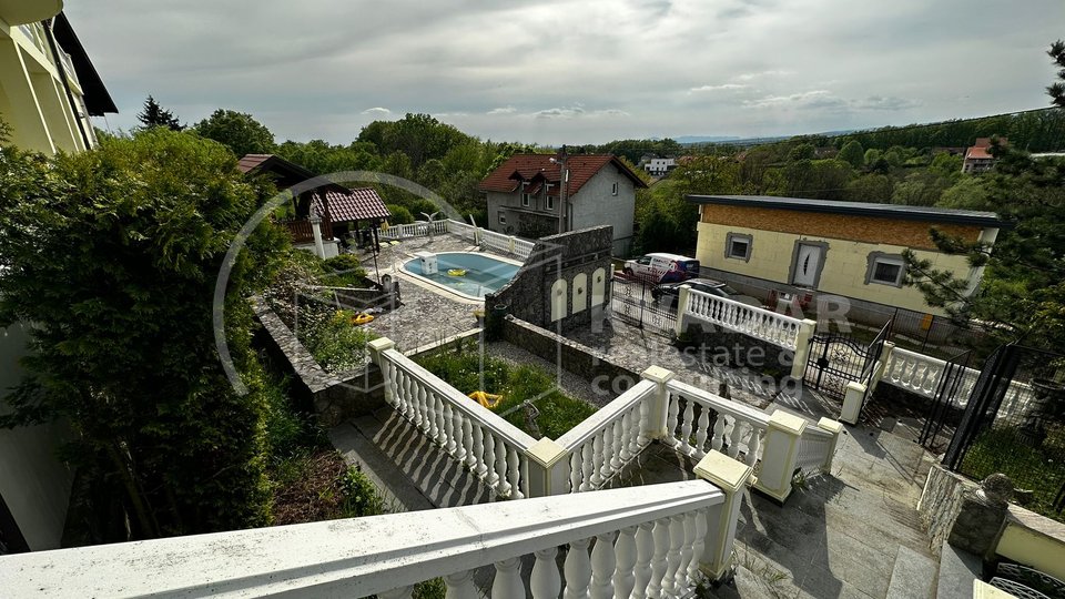 House, 380 m2, For Sale, Zagreb - Novoselec