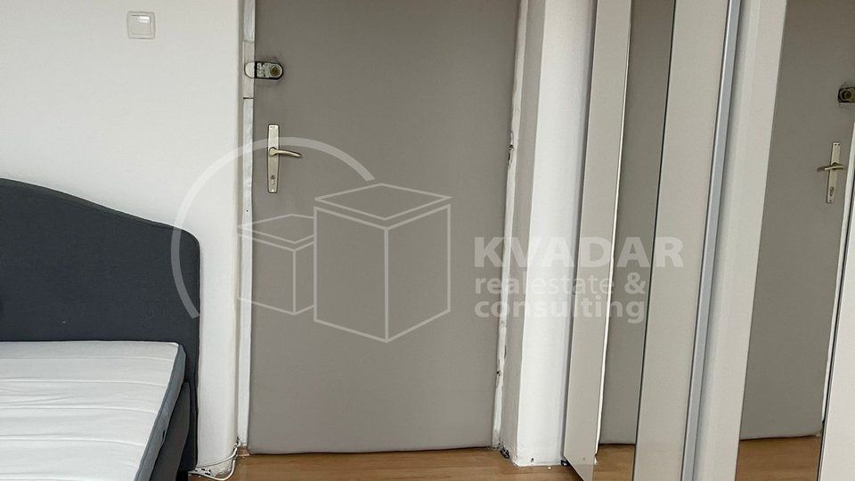 Zagreb/Donji Grad/novouređen 2S stan na odličnoj lokaciji/5.kat- lift!