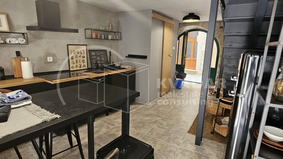 House with a garden in the historical center of Kaštel Lukšić - 50m from the beach - completely renovated