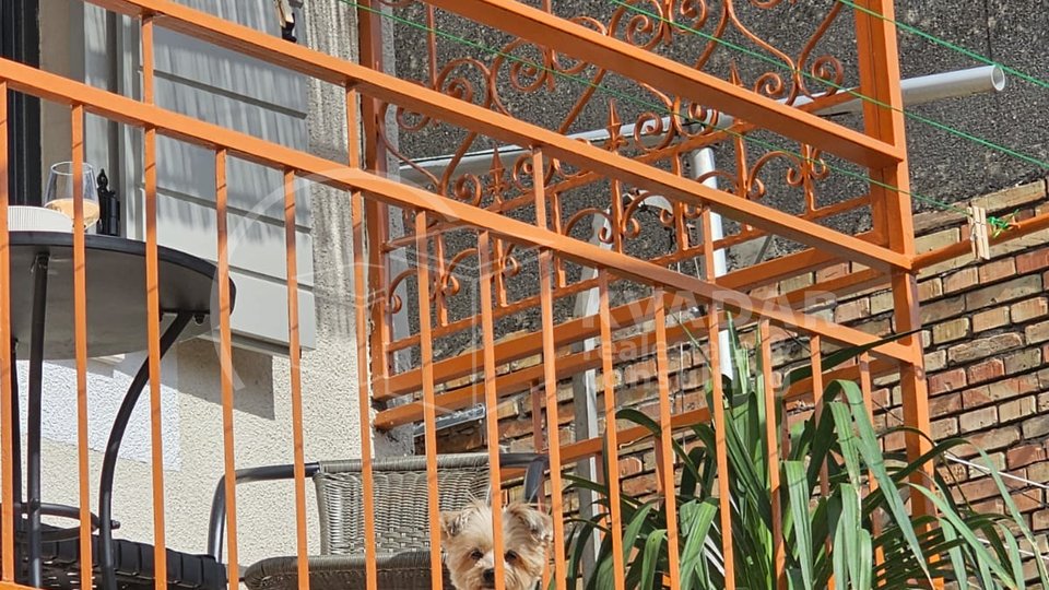 Kuća u nizu kaštelanske kalete 120m2 - potpuno renovirana - 50m od mora