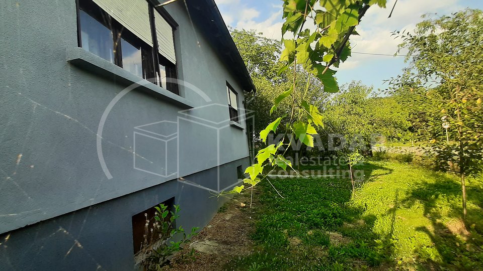 Bešlinec - Kloštar Ivanić - Prilika! Prodaje se veliko imanje / Kuća sa popratnim zgradama i oranicom od ukupno 7366m2 za 55.000 €