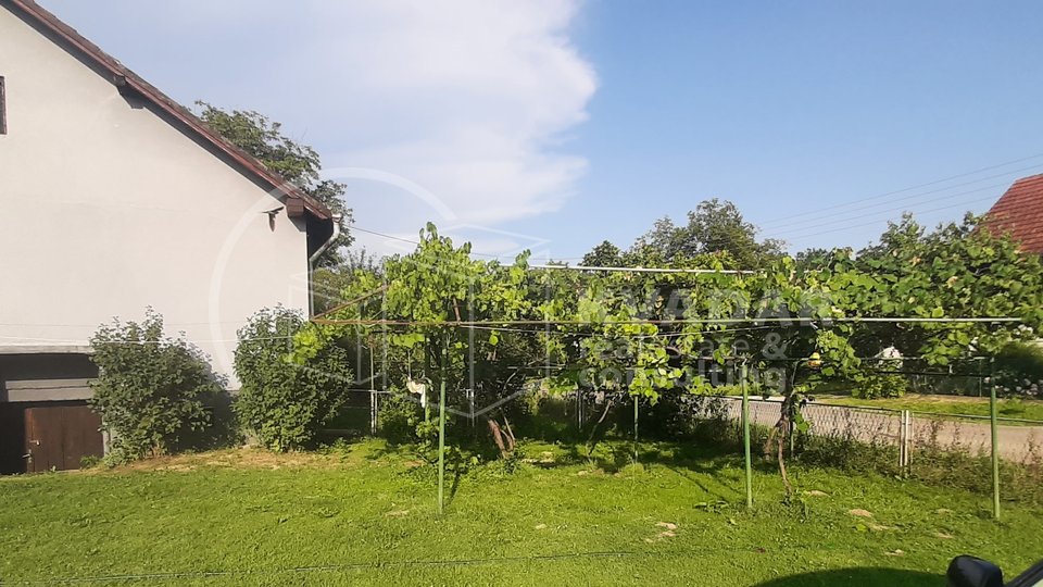 Bešlinec - Kloštar Ivanić - Prilika! Prodaje se veliko imanje / Kuća sa popratnim zgradama i oranicom od ukupno 7366m2 za 45.000 €