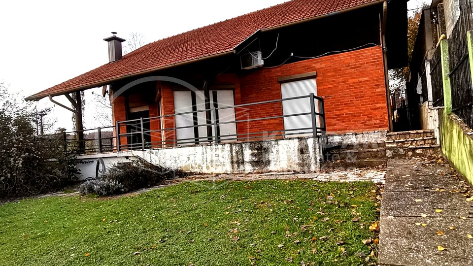 Gornja Dubrava, prekrasna kuća s garažom, bazenom i teniskim terenom(1394 m2)