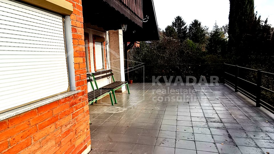 Gornja Dubrava, prekrasna kuća s garažom, bazenom i teniskim terenom(1394 m2)