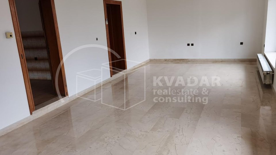 House, 479 m2, For Sale, Zagreb - Donja Dubrava