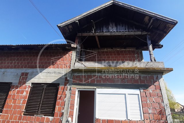 Starija kuća za obnovu i zemljište, prodaje se u Dubravskom Markovcu za 30.000 €