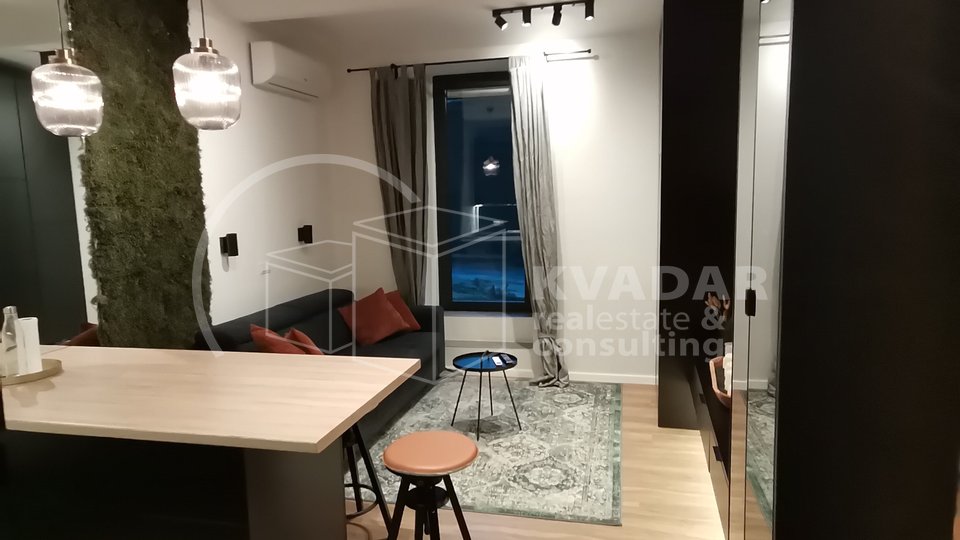 Zagreb/Palmotićeva/prekrasano uređen 2-soban stan 38m2+spremište 2m2!