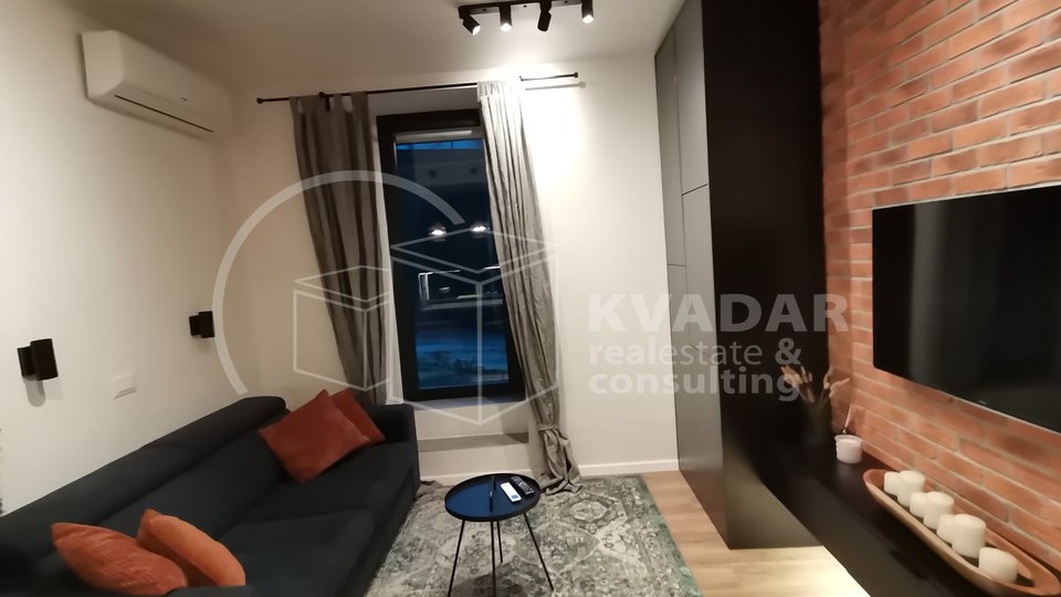 Zagreb/Palmotićeva/prekrasano uređen 2-soban stan 38m2+spremište 2m2!