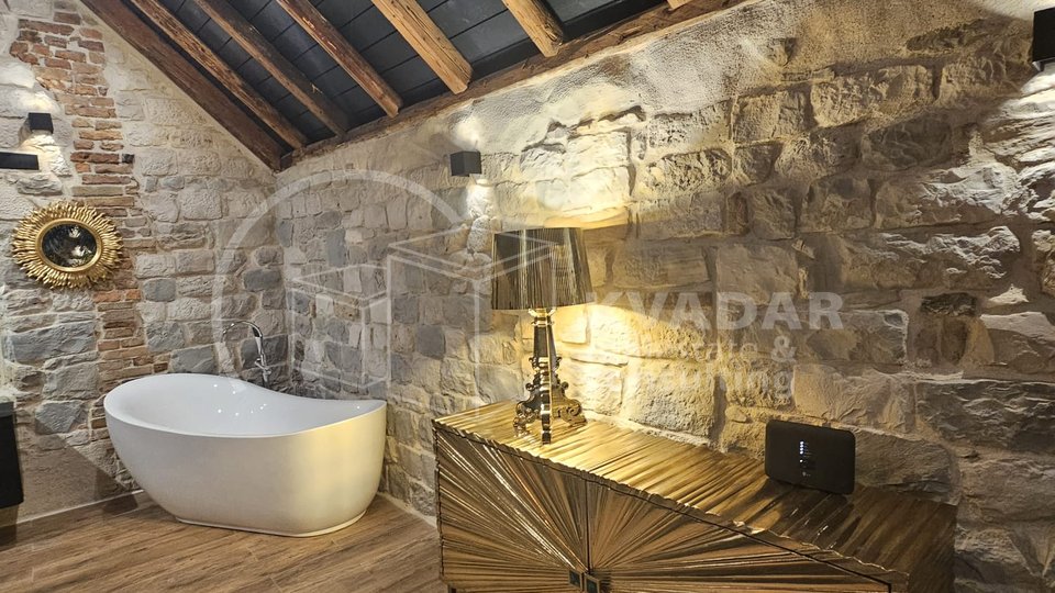Kaštela - Luxury apartment in a newly renovated stone house - 50m from the sea
