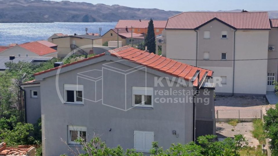Detached house on 2 floors with 4 apartments - Karlobag