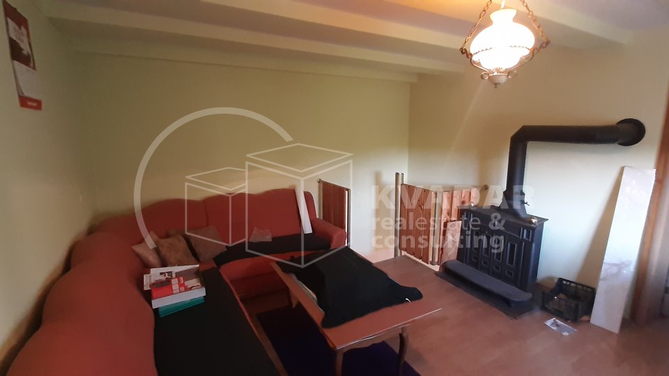 Prodaje se kuća ili prekrasna vikendica u Kloštar Ivaniću sa imanjem od 1263 m2 - općina Bešlinec za 80.000,00 €