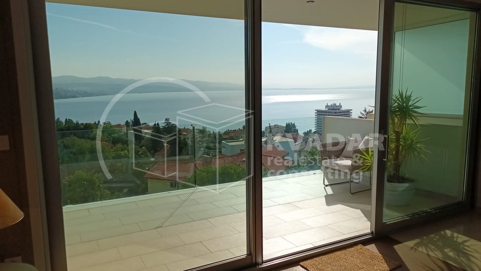 OPATIJA,PREKRASAN 4-SOBAN STAN(129,23 m2), 2GPM, SA PANORAMSKIM POGLEDOM