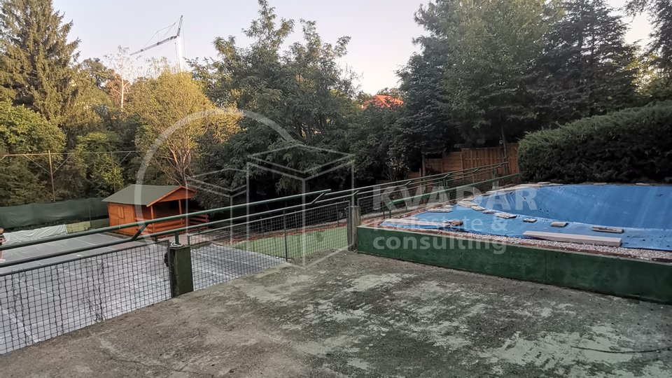 JEDINSTVENA NEKRETNINA! Gornja Dubrava, prekrasna kuća s garažom, bazenom i teniskim terenom(1394 m2)
