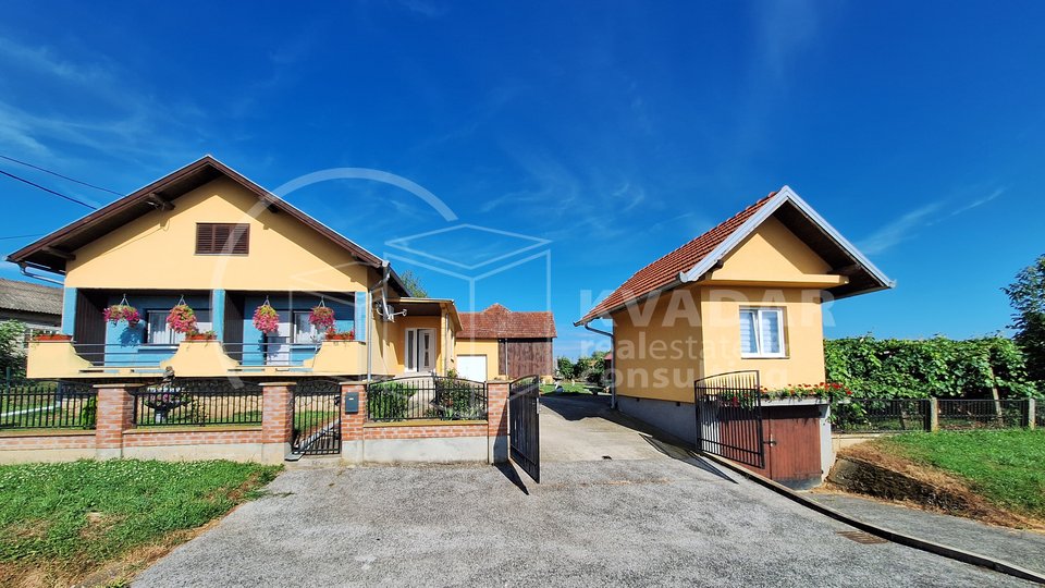 PRILIKA!! Prelijepa kuća sa okućnicom i velikim dvorištem od ukupno 9540 m2 u Hagnju odmah useljiva za 170.000 €