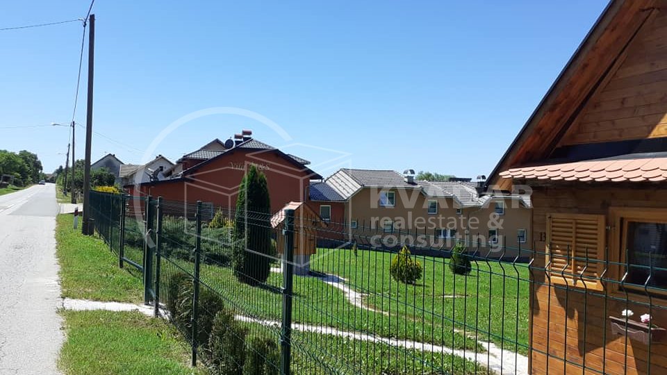 GORNJI HRASTOVAC (nedaleko Sunje), KUĆA S APARTMANIMA, NA POSJEDU OD 37.335m2