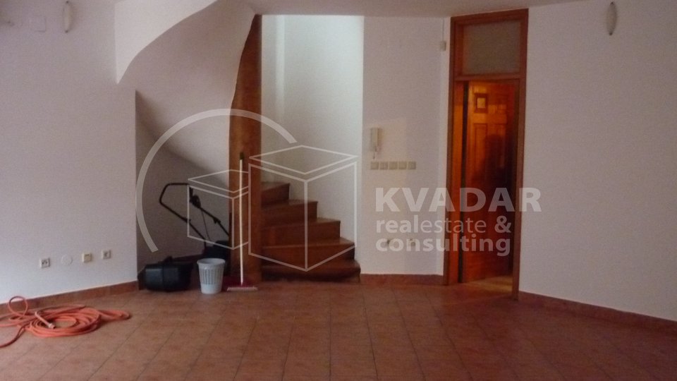 House, 300 m2, For Sale, Zagreb - Mlinovi