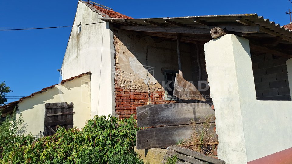 Šarmantna kuća za renovaciju na atraktivnoj lokaciji u mjestu Haganj kod Vrbovca, cijena 30.000 €