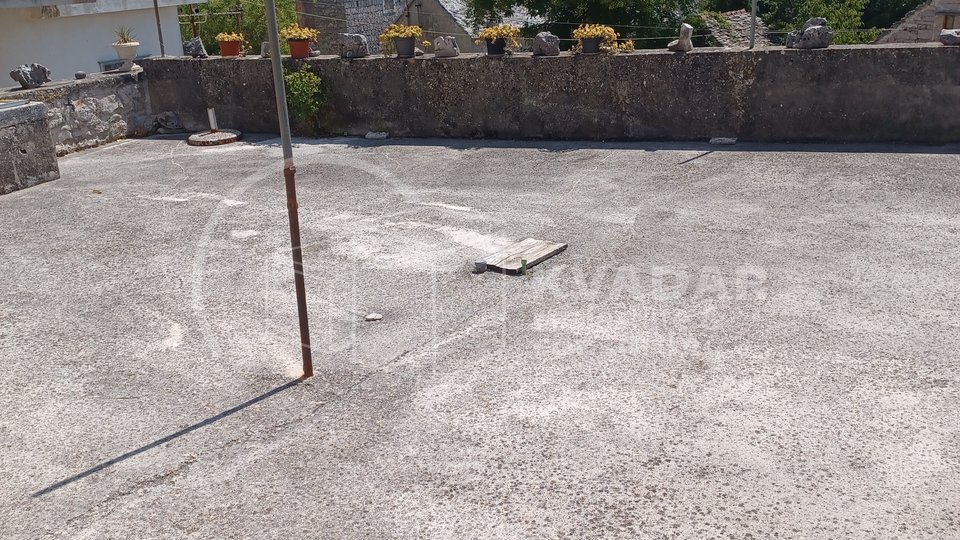 House, 660 m2, For Sale, Gornji Humac