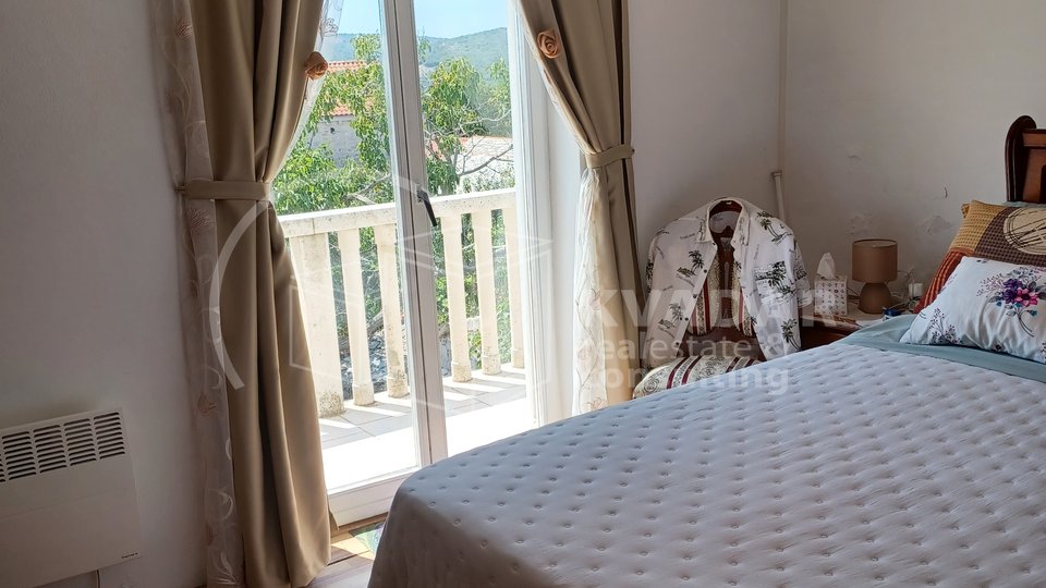 Newly renovated, fully equipped apartment in a stone house in the center of Gornji Humac - island of Brac