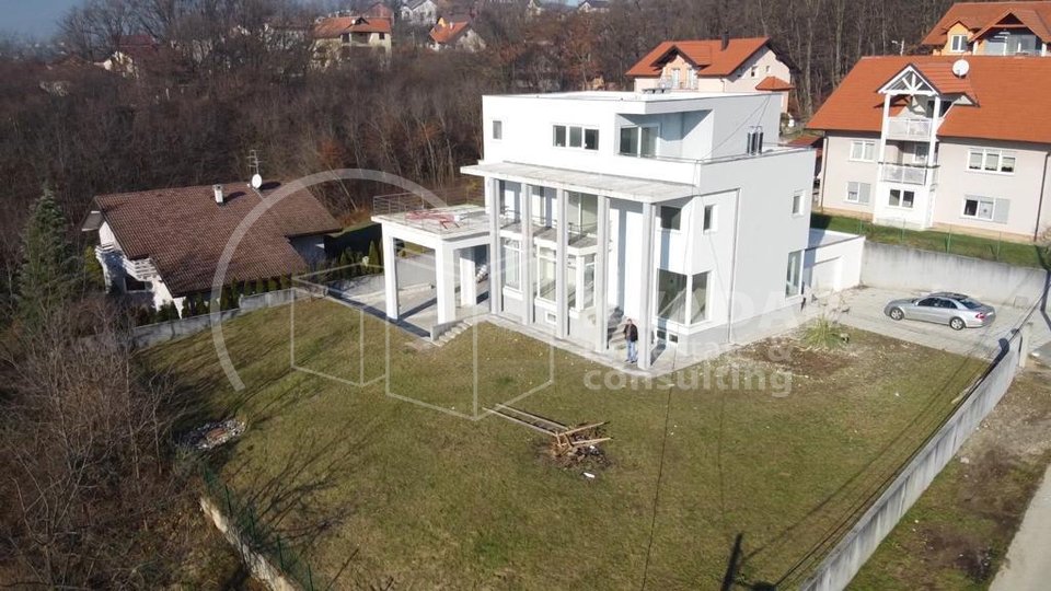 House, 585 m2, For Sale, Zagreb - Oporovec