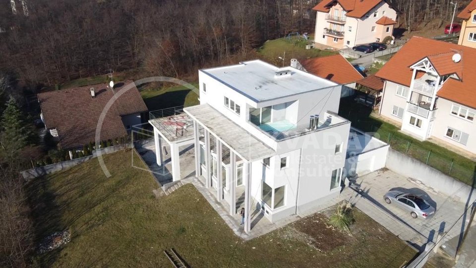 House, 585 m2, For Sale, Zagreb - Oporovec