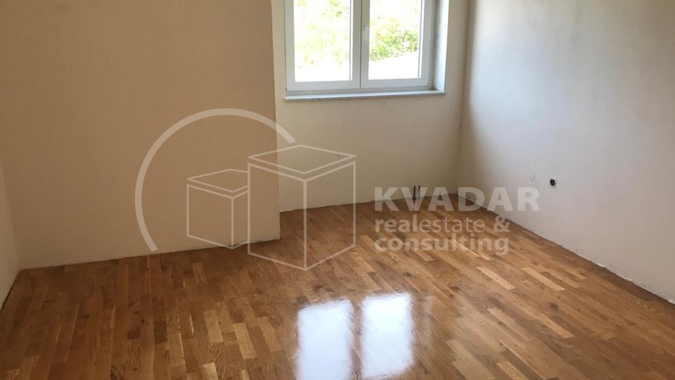 House, 585 m2, For Sale, Zagreb - Oporovec