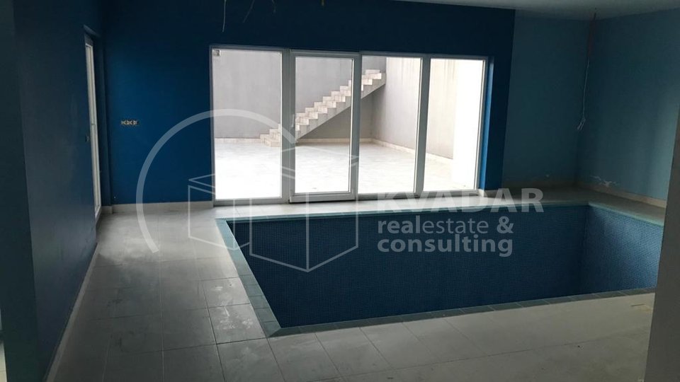 House, 585 m2, For Sale, Zagreb - Oporovec