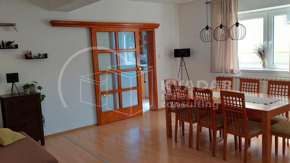 Vrbovec ! Prodaje se atraktivna kuća kompletno uređena, 245 m2, 5S+2DB za 309.000 €