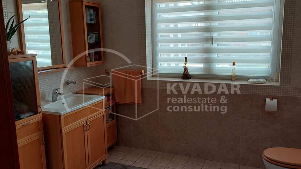 Vrbovec ! Prodaje se atraktivna kuća kompletno uređena, 245 m2, 5S+2DB za 309.000 €