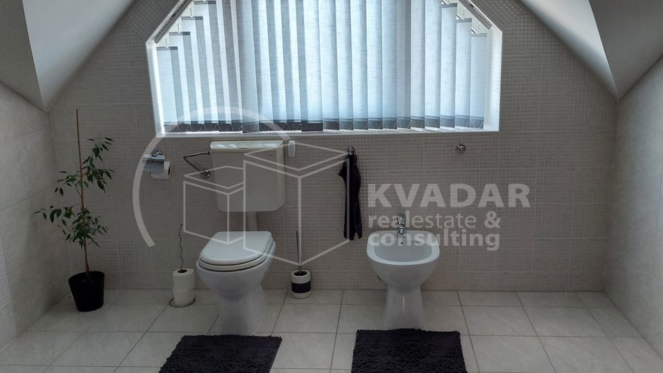 Vrbovec ! Prodaje se atraktivna kuća kompletno uređena, 245 m2, 5S+2DB za 309.000 €