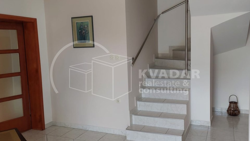 Vrbovec ! Prodaje se atraktivna kuća kompletno uređena, 245 m2, 5S+2DB za 309.000 €