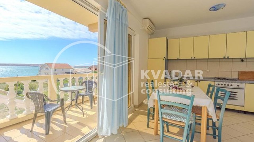 NOVALJA, ZRČE, APARTMAN(72 m2), 30 m OD PLAŽE, SA PANORAMSKIM POGLEDOM