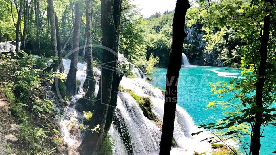 IZUZETNA PRILIKA / OBITELJSKI HOTEL / BLIZINA PLITVIČKIH JEZERA